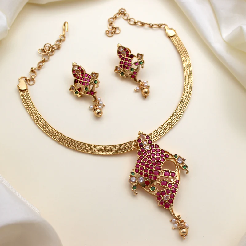 Real Kemp AD Shankh Pendant set